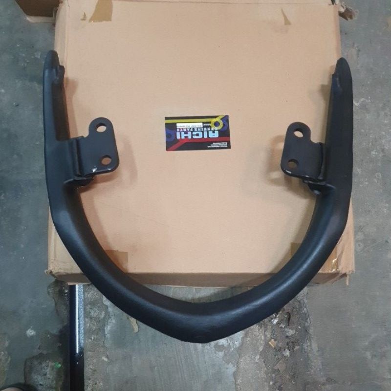 PALANG SADEL KARET / BEHEL JOK BELAKANG / TIANG GAWANG MOTOR HONDA REVO ABSOLUTE  MEREK AICHI KUALIT