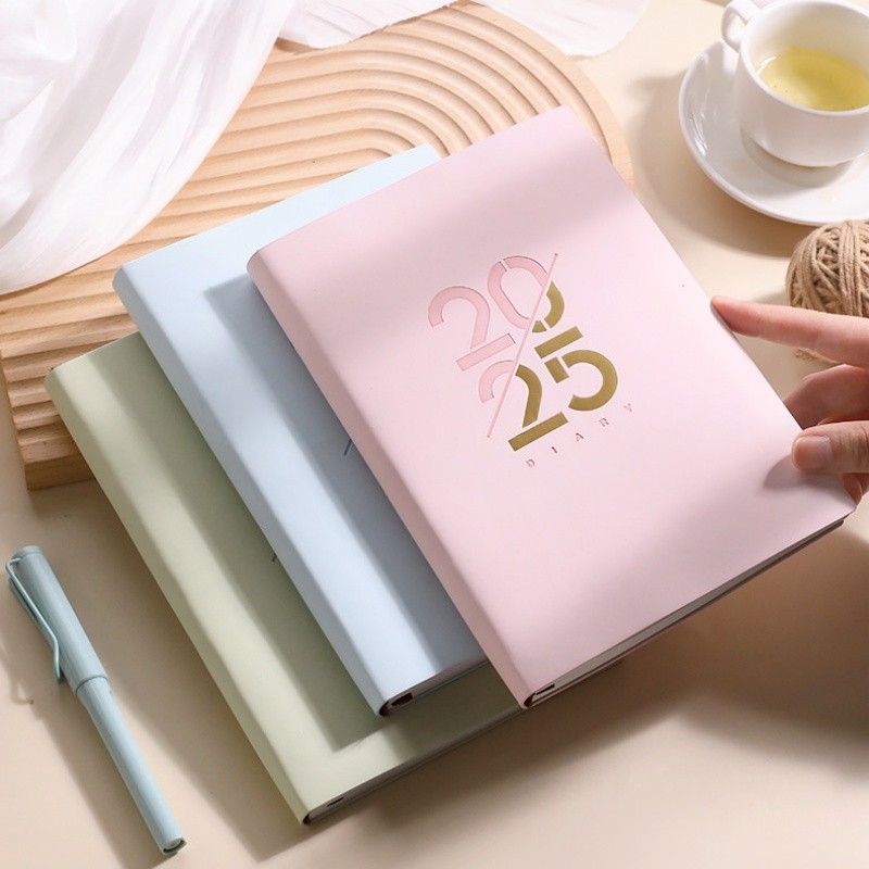 

2025 English Calendar Notebook, Artificial Leather A5 Notebook, Daily Planning Notebook, High Aesthetic Value, 365 Day Self Disc