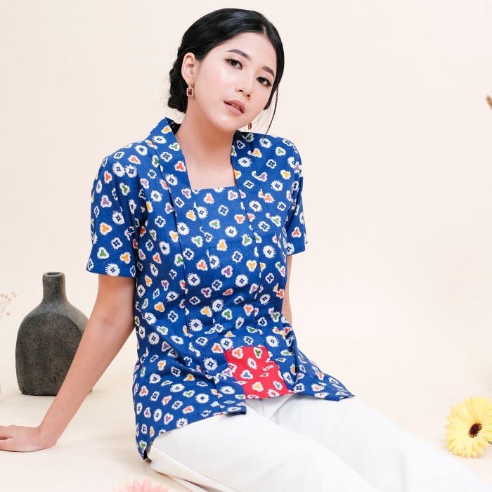 

✨LARIS✨ -Kebaya Batik Jumputan Lengan Pendek Meradelima Katun Biru - XS