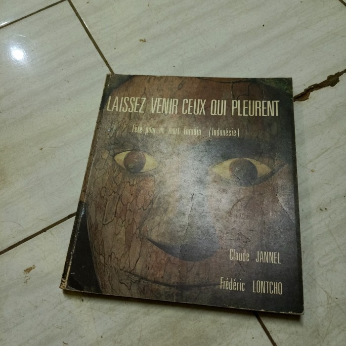 LAISSEZ VENIR CEUX  QUI PLEURENT FETE POUR UN mort Toradja( Indonesie)-Claude JANNEL DKK-D2