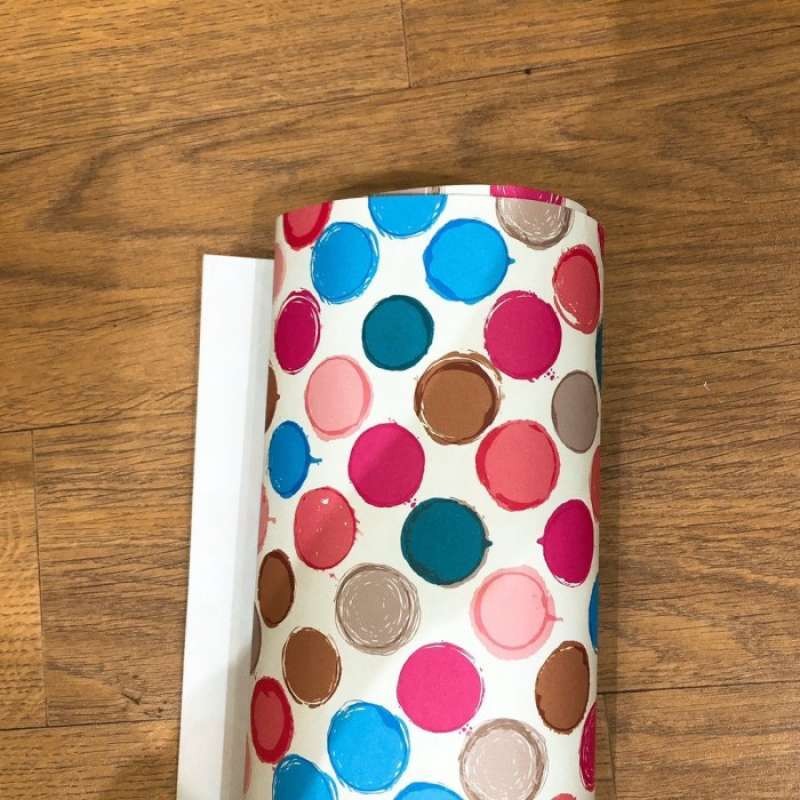 

kertas kado polkadot warna warni besar