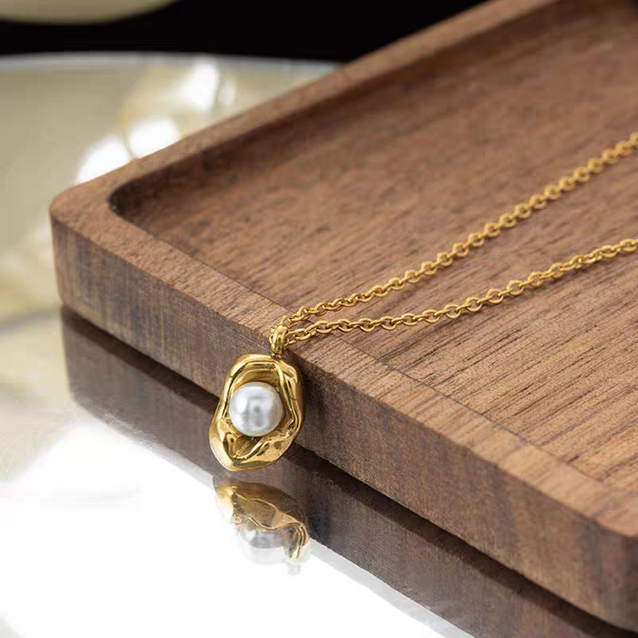 Kalung titanium fashion wanita liontin mutiara kerang