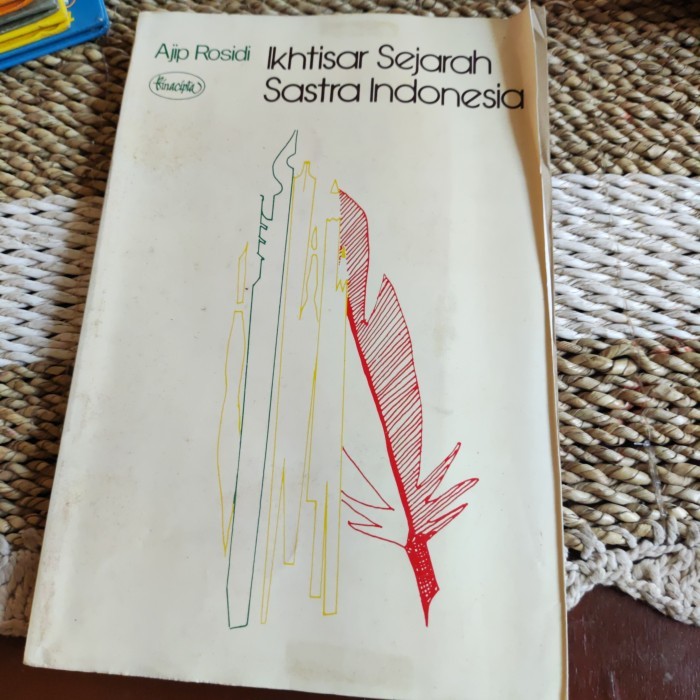 Ikhtisar Sejarah Sastra Indonesia - Ajip Rosidi | Buku Bekas Original