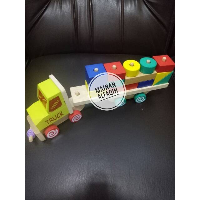 Media Media kreatifitas anak / Mainan Edukasi Anak dari Kayu Susun Balok Truk Kontainer Pelangi Main