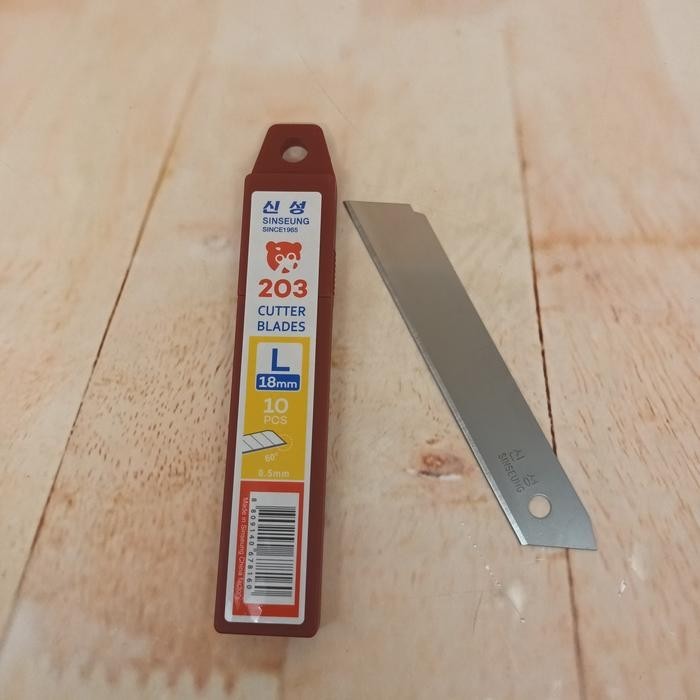 

SINSEUNG Isi Cutter Besar 18mm Tanpa patahan L203 SOLID Material SK2 10 pcs per Tube Alat Pemotong Tanpa Ruas