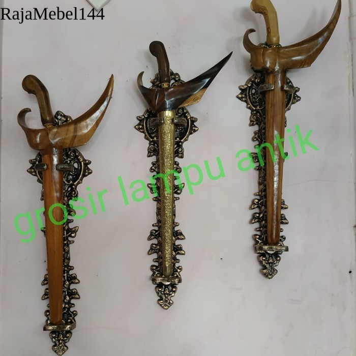 

blawong tempat keris tempel dinding ukir antik antik