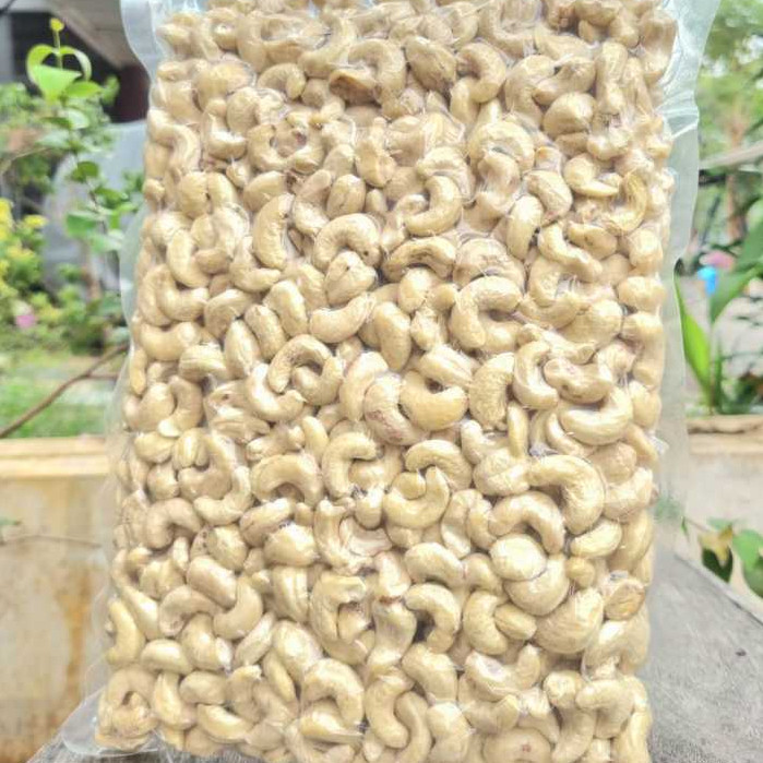 

Kacang Mede Mentah, Mete Wonogiri Super ( W320 ) - Jumbo ( W240 )