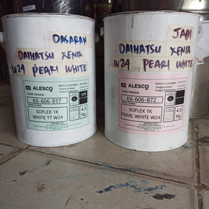 cet / cat mobil DAIHATSU xenia pearl white (1/4kg putih , 1/4kg pearl)