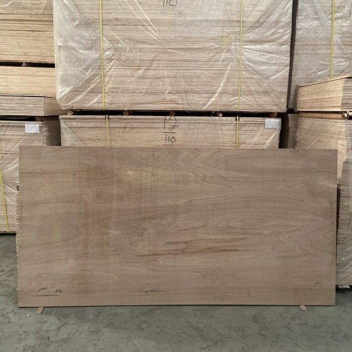 Triplek 24 mm meranti full