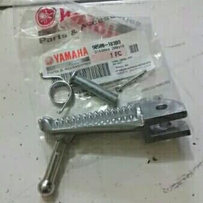 FOOTSTEP DEPAN KANAN KIRI SET R 15 R15 V3 ORIGINAL YAMAHA