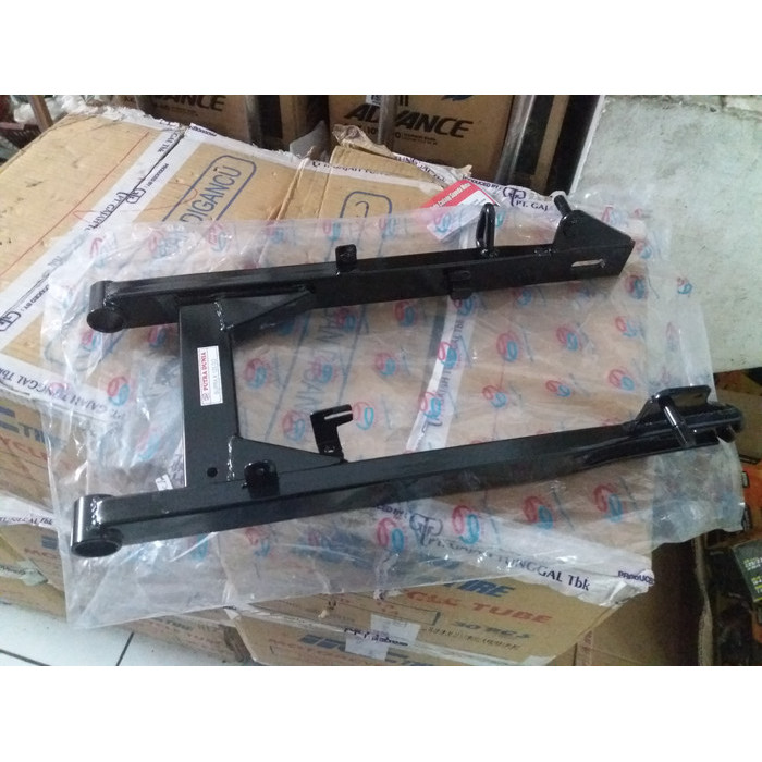 arm / fork belakang supra x 125 DD