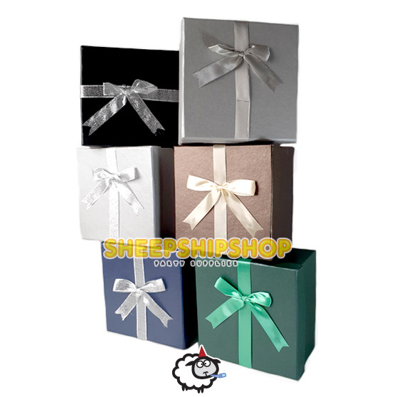 

BOX KADO V BALOK SEDANG WALLPAPER PITA 16,5X16,5X10,5CM / Kotak Kado Hadiah Ulang Tahun Happy Birthday