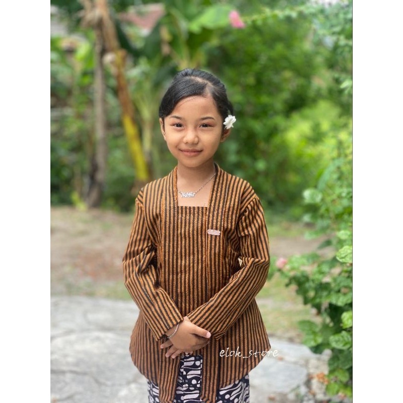 kutubaru anak//kebaya anak//lurik klaten//baju tradisional//atasan anak//sragam anak//lurik atbm//pa