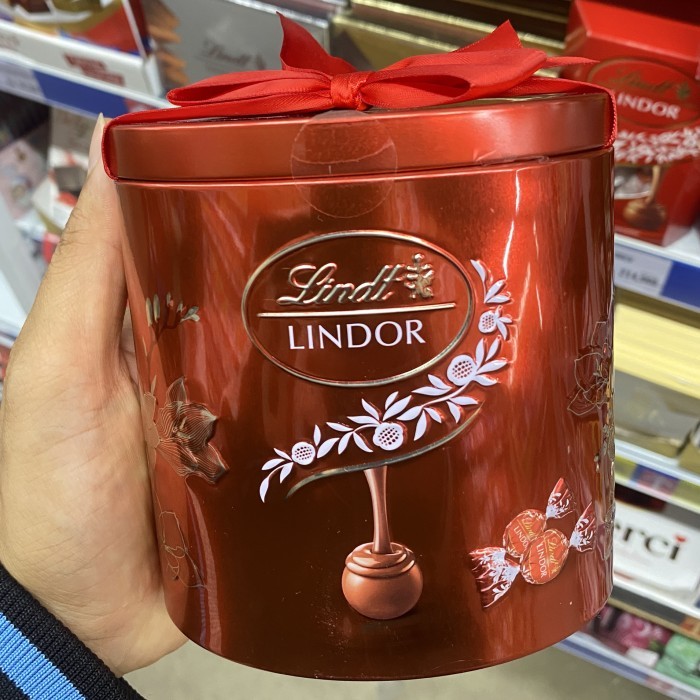 

Lindt Lindor Tin Special / Coklat Lindor / Cokelat Susu / 250 grm