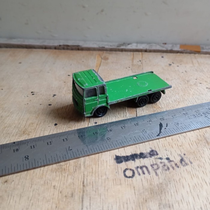 MAINAN diecast truck saviem majorette bekas
