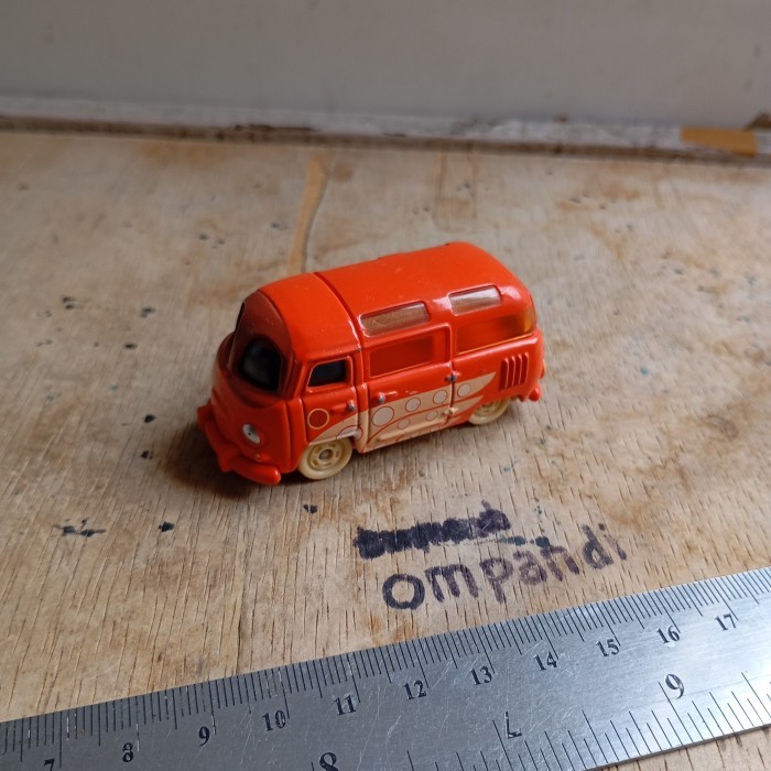 MAINAN diecast tomica disney pixar worm