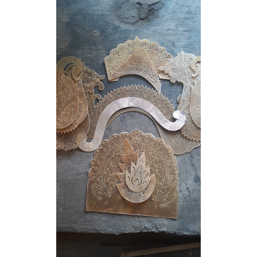 OMPROK MAHKOTA TARI GANDRUNG DARI KULIT TATAHAN SAJA