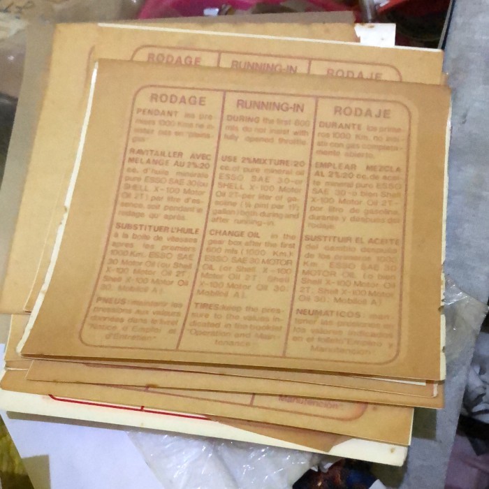 Stiker running in stiker air vespa 3 bahasa vespa vbb vnb vba vna kongo vglb vgla super sprint GL sp