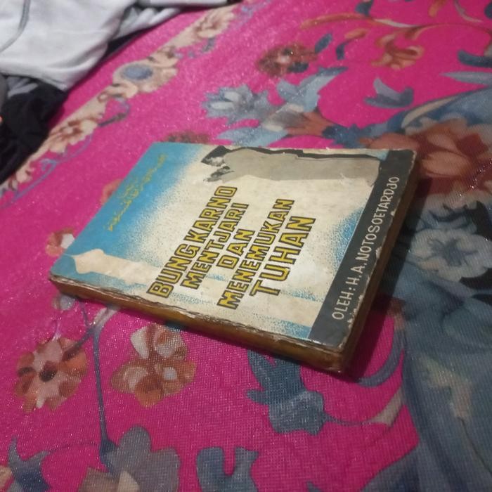 Buku Bung Karno Mentjari dan Menemukan Tuhan