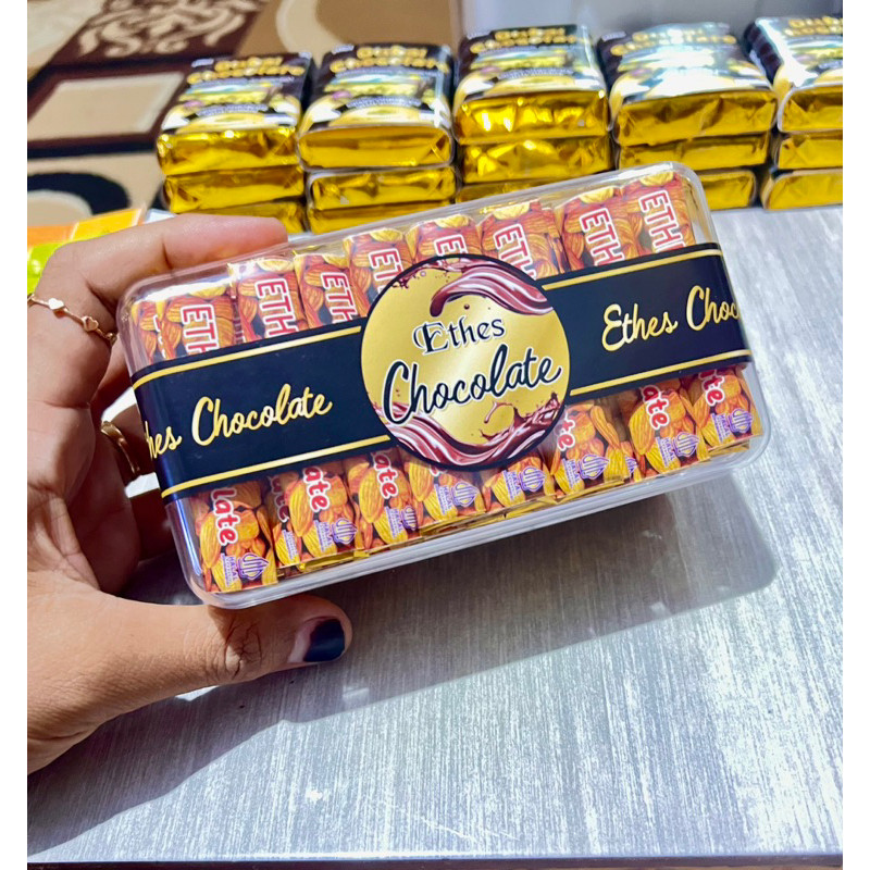 

HAMPERS ETHES CHOCOLATE ISI 72PCS KEMASAN ELEGAN
