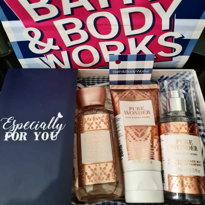 

✨TERLARIS✨ -HAMPERS / GIFTSET BATH AND BODY WORKS WITH BOX (BBW) - TWISTED PEPPERM, ISI 2PCS