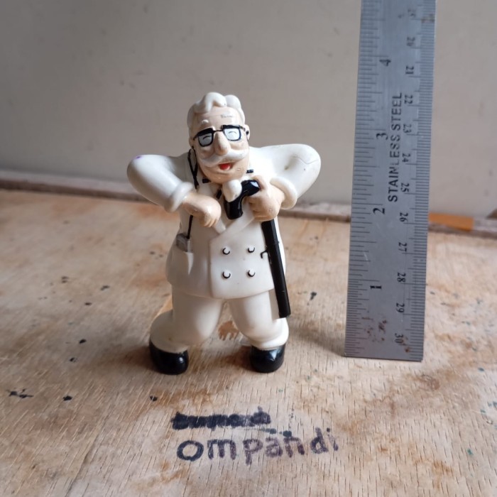 MAINAN figure kartun kolonel sanders KFC bekas