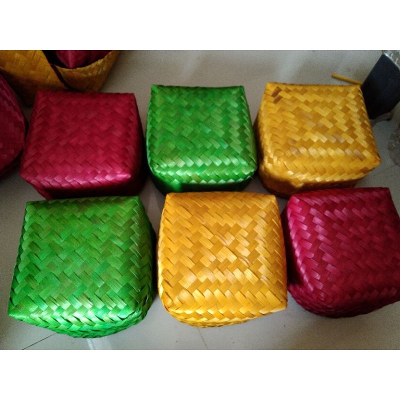 Besek Bambu Warna 18x18 Anyaman Rapih Cantik