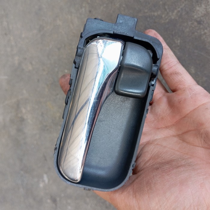 Handle pintu dalam KIRI depan / Belakang Nissan Xtrail x-trail t30 ORI