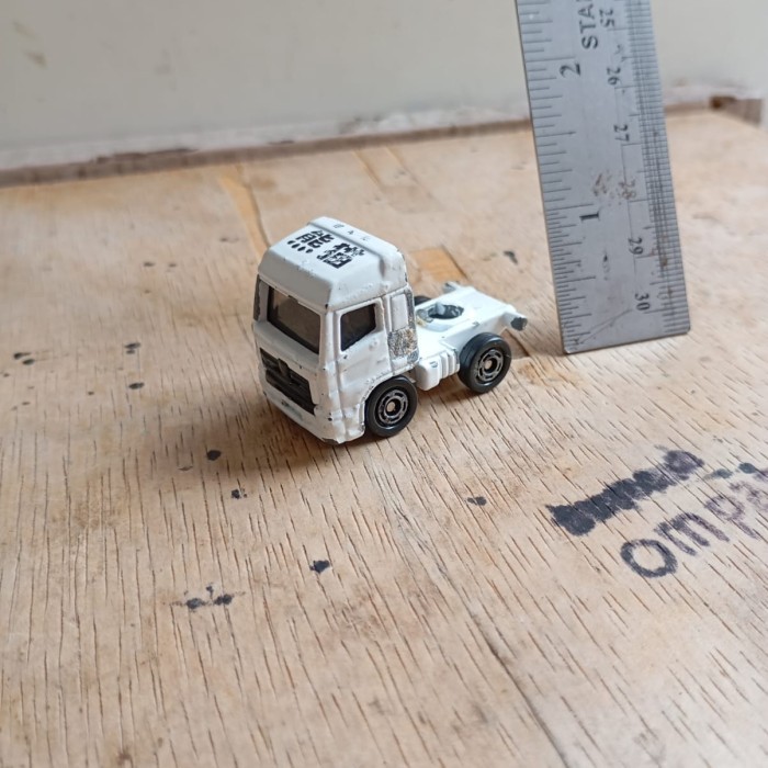 MAINAN diecast tomica truck Hino profia bekas