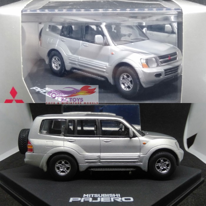 Pee99 Diecast Mitsubishi Pajero Silver by Vitesse Dealerbox Skala 1:43