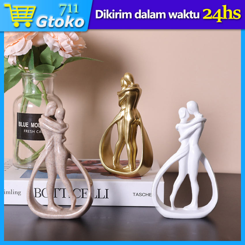 

Ornamen Patung Couple Dancer Kiss Pasangan Romantis Aesthetic Bahan Resin Pajangan Meja Hiasan Dekorasi Rumah