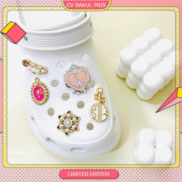 Jibbitz Crocs Wanita Charms Jibbitz Pin sendal Crocs Perempuan A39 - 99-116A