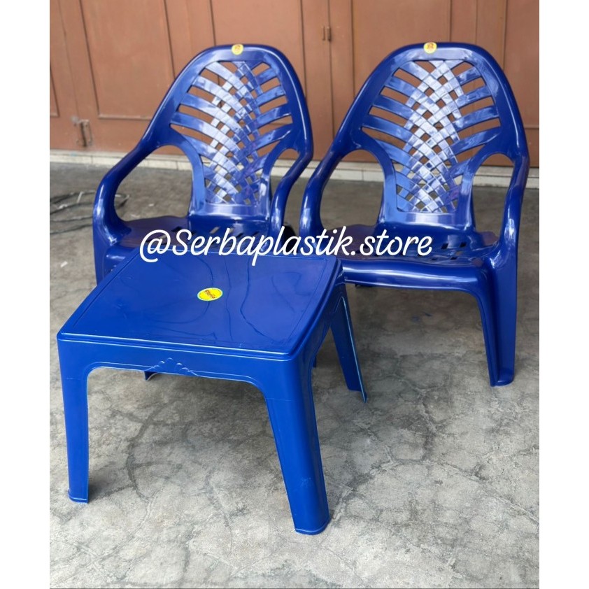 kursi santai set tebal / kursi rebahan plastik warna / kursi teras pantai / meja besar cafe kafe kan