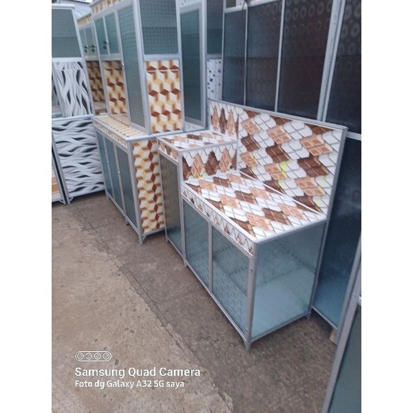 Rak kompor undak 3 pintu bawah keramik belakang seng