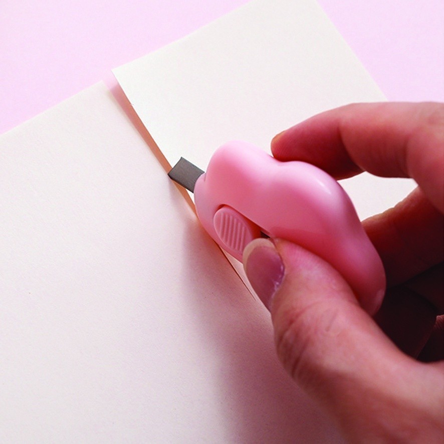 

Cutter Mini Portable Karakter Awan Pisau Pemotong Kertas Cutter Sekolah 792