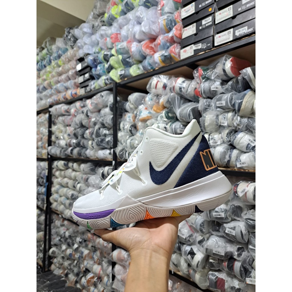 Sepatu Basket - Kyrie 5 Have A Nike Day Unisex, bisa bayar di tempat ukuran 40, 41, 42, 43, 44, 45, 