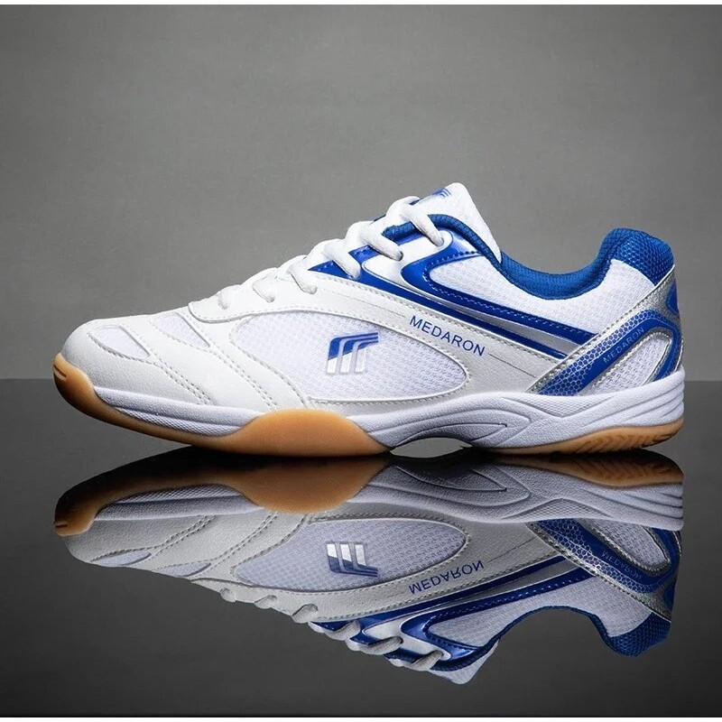 Sepatu tenis meja pria profesional, sepatu latihan Badminton biru merah, sepatu tenis ringan untuk p