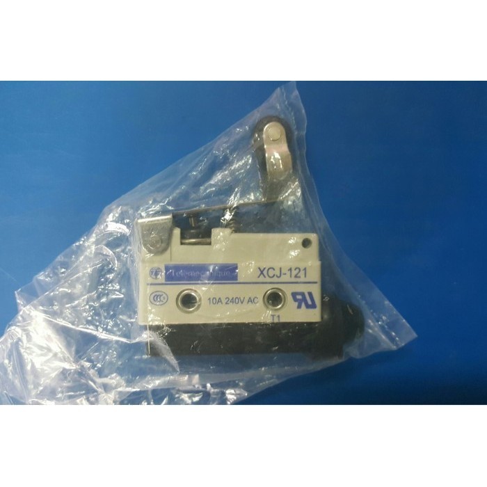SCHNEIDER TELEMECANIQUE LIMIT SWITCH XCJ121