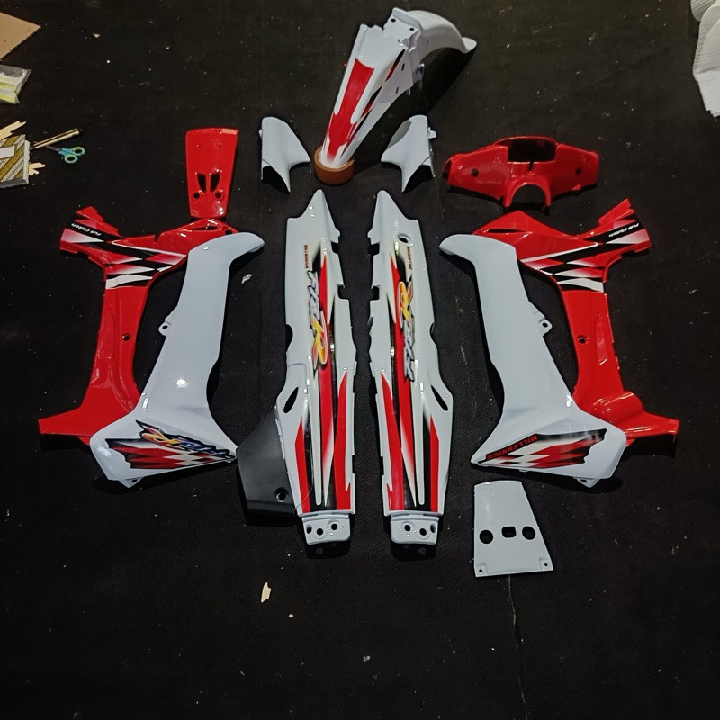 TERLARISSCOVER BODY FULLSET BODI HALUS FULL SET YAMAHA FIZR FIZ R  + STIKER STRIPING WARNA MILENIUM 