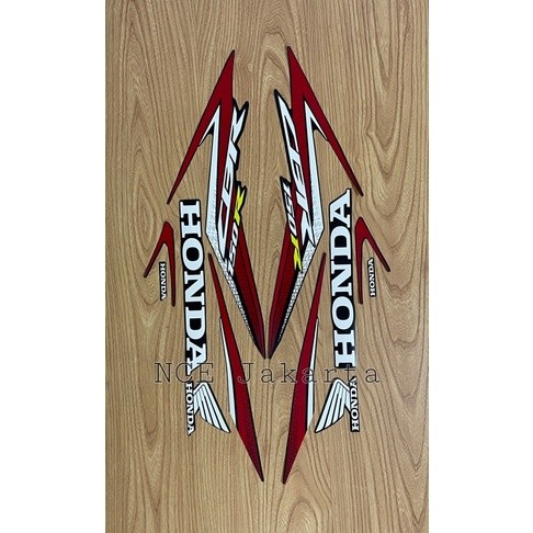 STIKER STRIPING MOTOR CBR 150 R CBR150R CBR 150R 2017 HITAM LIS MERAH PUTIH