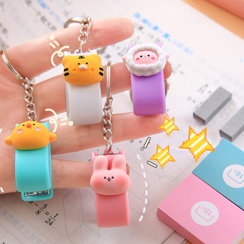 

NQB - Gantungan Kunci - Alat STAPLER Mini Karakter Lucu Hiasan Gantung Tas Steples Cekrekan Penjilid Buku Kertas Bungkus Makanan Staples Keychain Portable ATK