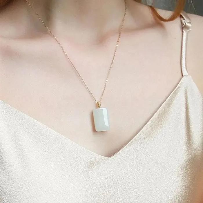 Kalung Batu Giok Putih Wanita Liontin Persegi Panjang Rantai Titanium