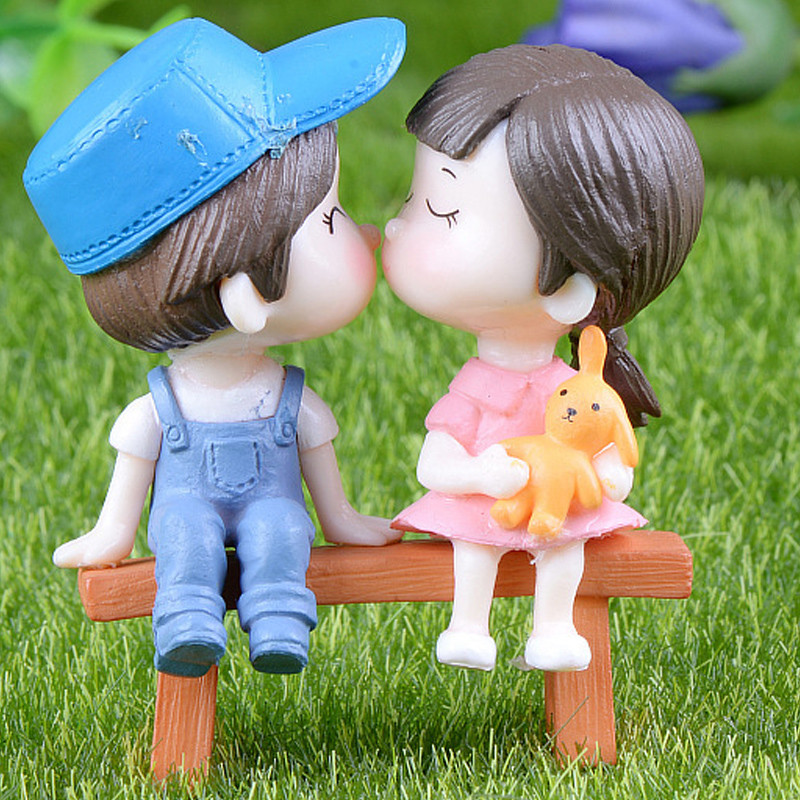 

2PCS Lovers Romantic Couple Figurine Wedding Miniatures Bride and Groom Terrarium & Fairy Garden Decor Vehicle Interior Decor