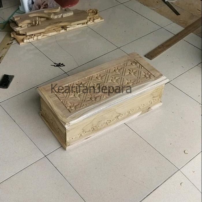 Kotak penyimpanan pusaka, kotak kris ukir jati