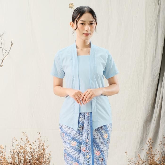 

Kebaya Kutubaru 2 in 1 Lengan Pendek Meradelima Katun Jepang Biru Muda - XS