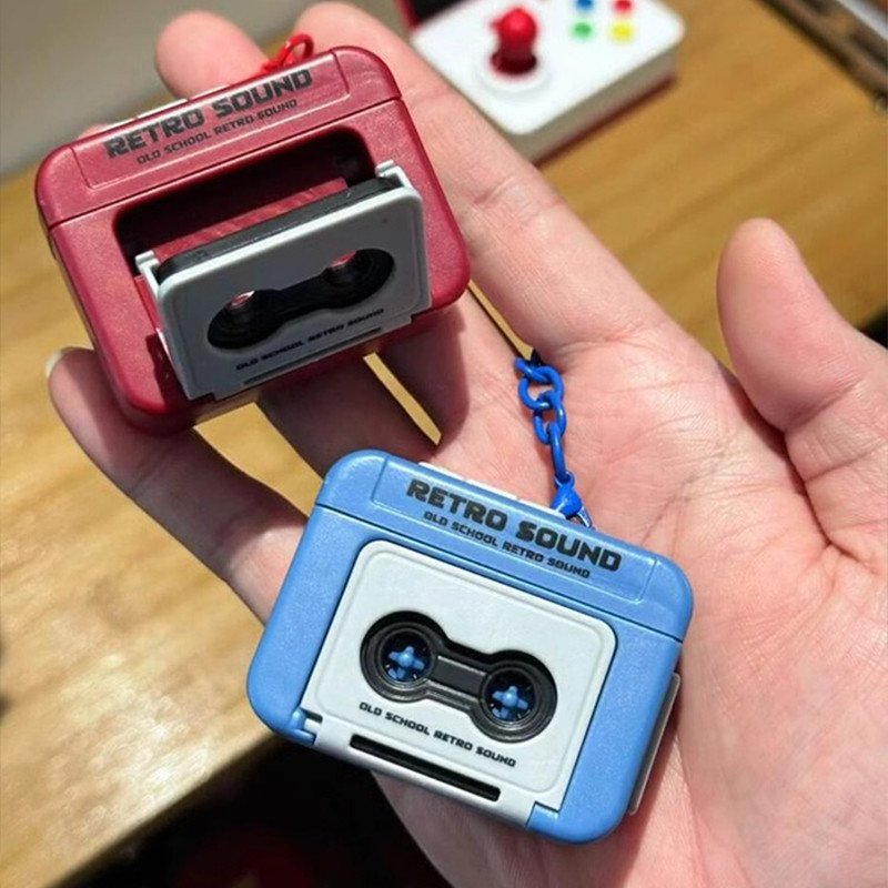 Creative Mini Tape Recorder Keychain Retro Cassette Recorder Portable Keychain Gifts with Songs Back