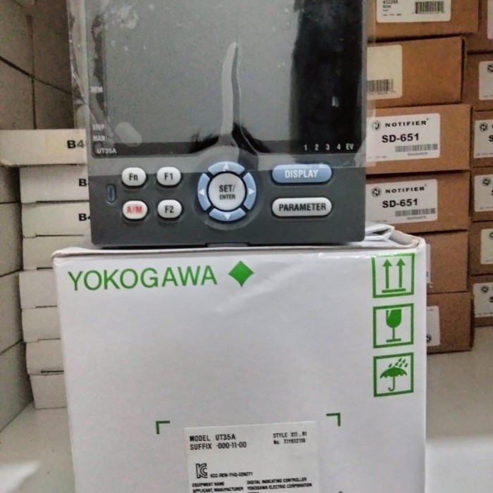 YOKOGAWA UT35A CONTROLLER UT35-000-11-00