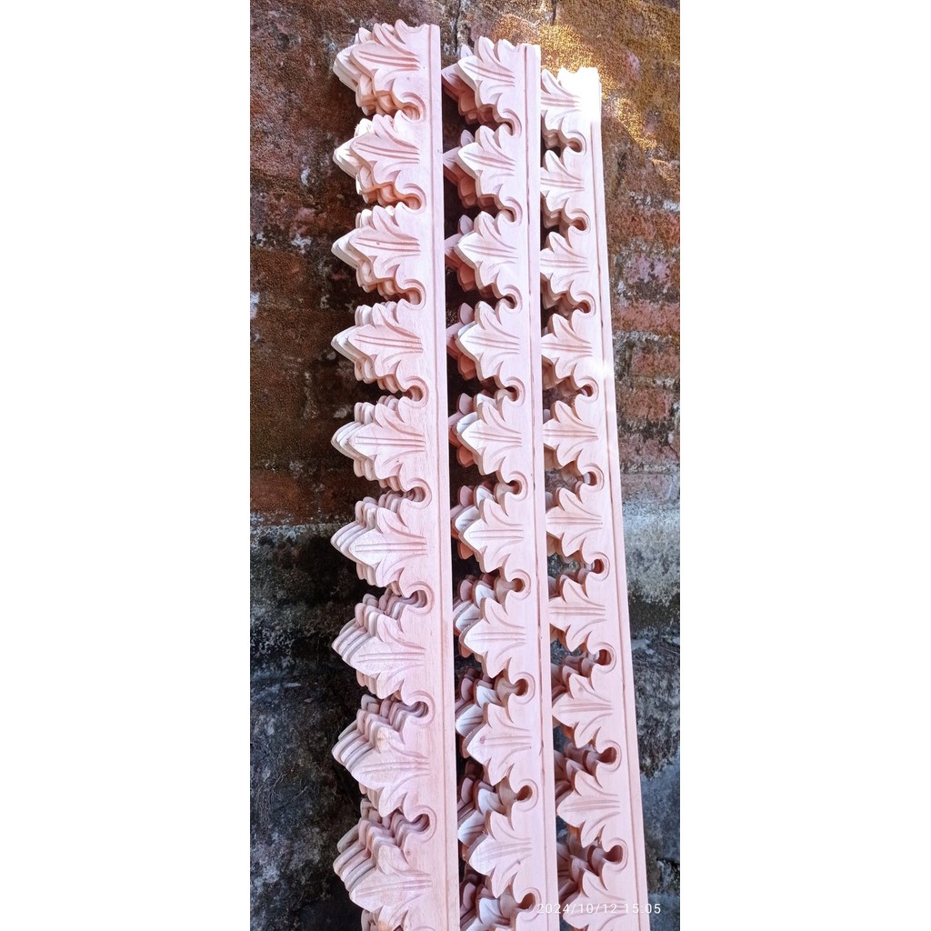 Dekorasi Ukir 100 X 10 cm Lisplang Atap Rumah Ornamen Tempel Soko Jepara Motif Cemara Kayu Mahoni SH