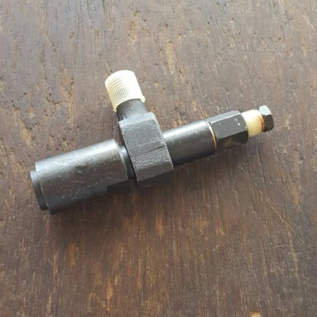 

Fuel Injector injektor Rumah pompa minyak spuyer Nozzle nozel mesin diesel Dongfeng R175 R180 6pk 8pk amplas