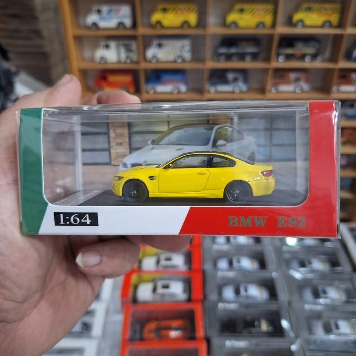 LP2155 Fine Model Skala 64 BMW M3 E92 Yellow Edition